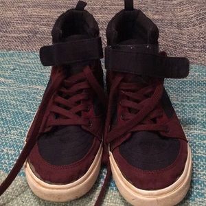 Old Navy Sneakers (Size 6)